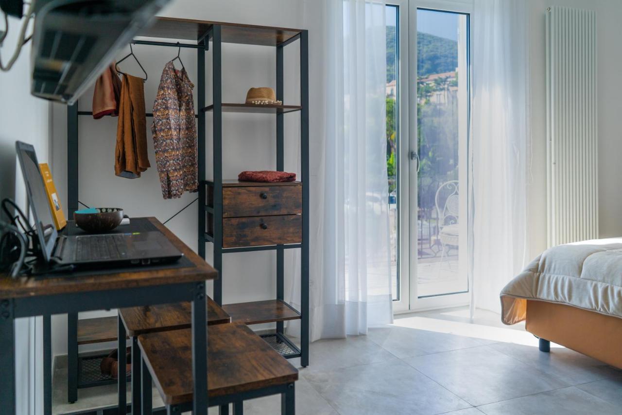 Alloggio Nuovissimo Al Centro E Rilassante Ischia Ngoại thất bức ảnh