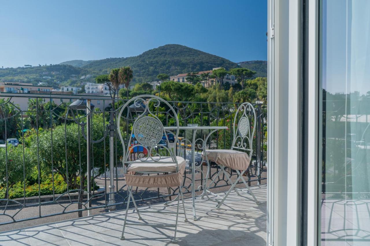 Alloggio Nuovissimo Al Centro E Rilassante Ischia Ngoại thất bức ảnh